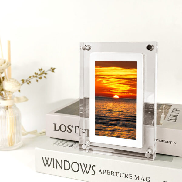 Modern Digital Photo Frame - 1GB Memory, Type-C Port, Elegant Vertical Design - Image 4
